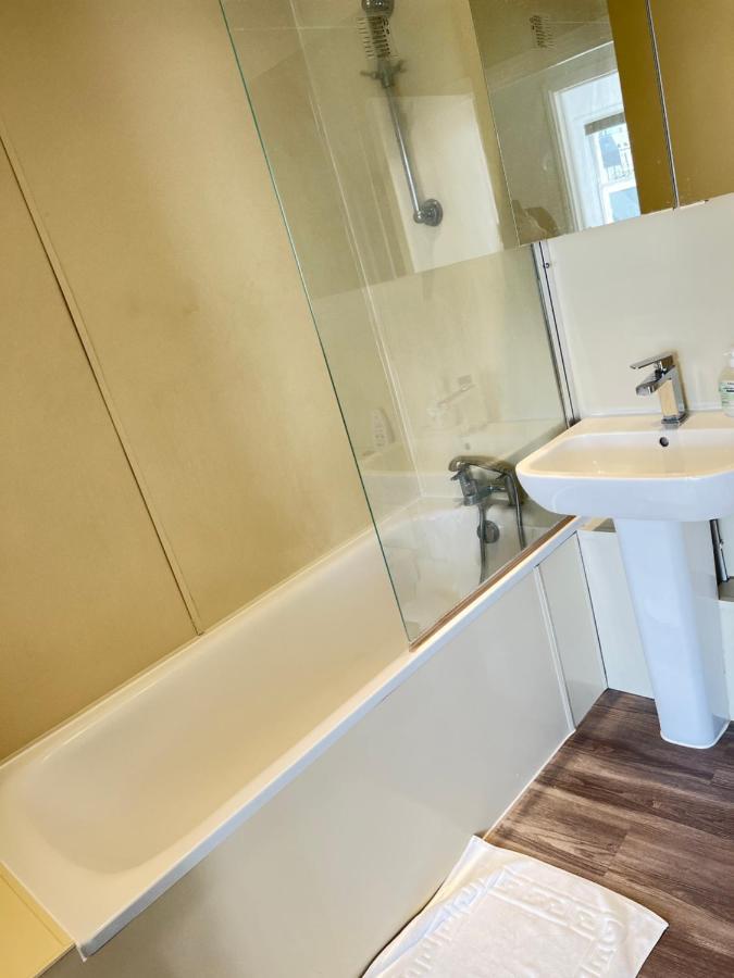 Entire Two Double Bedrooms Flat With River Yare View H6 Грейт-Ярмут Экстерьер фото